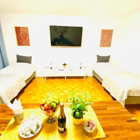 Welcome To Messe!-Two-Bedroom Apartment&Balcony Hannover Eksteriør billede